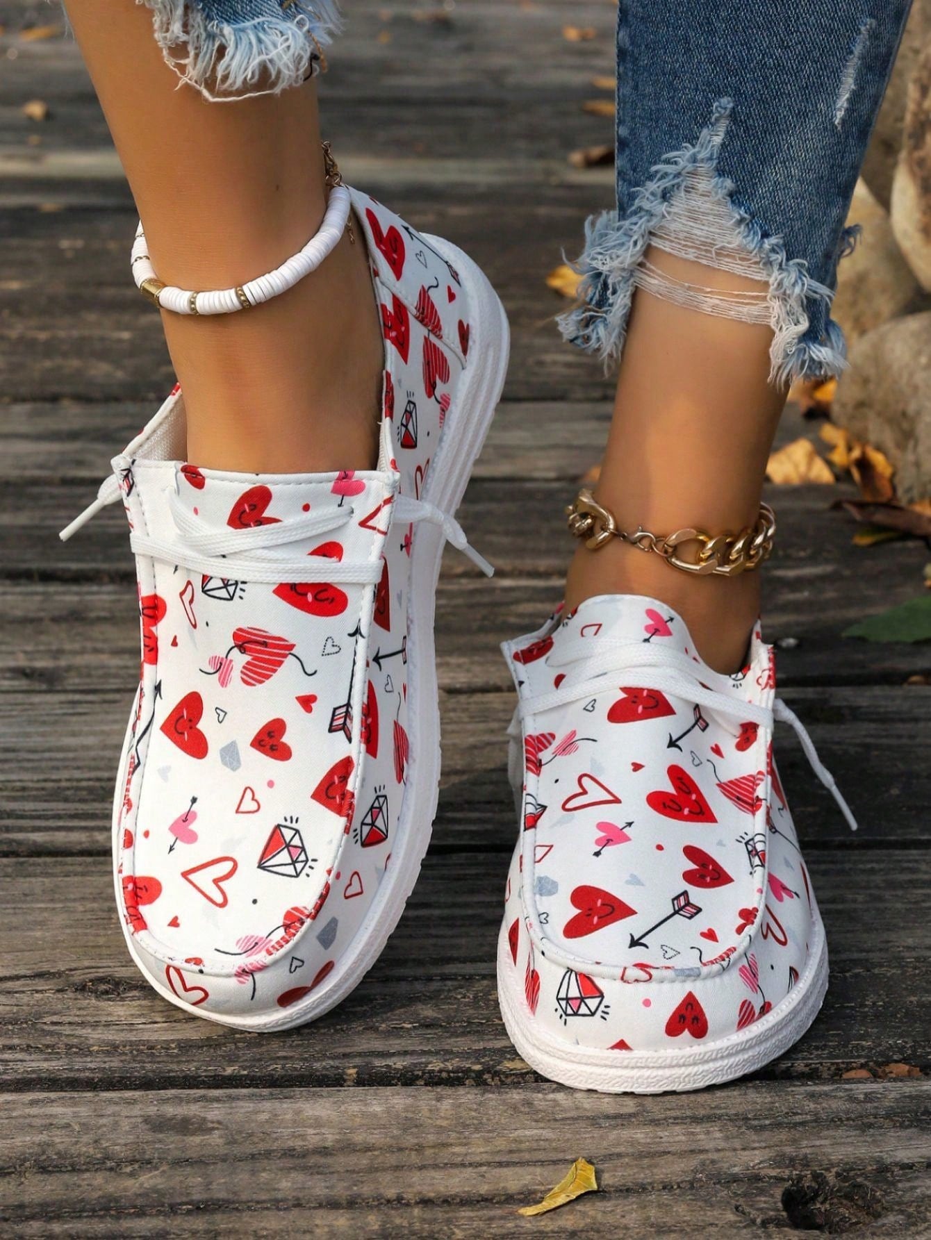 Women's Slip-On Loafers, Lightweight Fabric Flat Shoes, Fashionable Heart Patterned White Shoes For Sports & Leisure