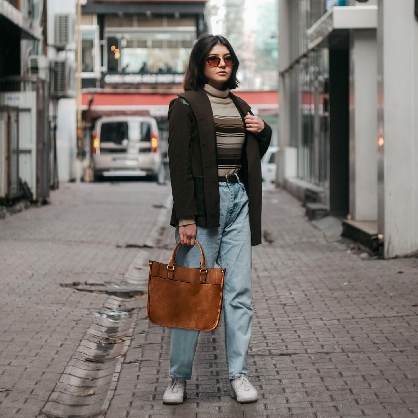 Vegan Leather Crossbody Bags for Women, Crossbody Purse with Guitar Strap Zipped Pockets Handbag